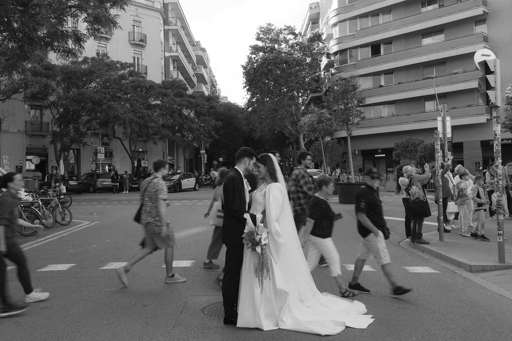 Ambar el día de su boda con vestido de Ramón Herrerías