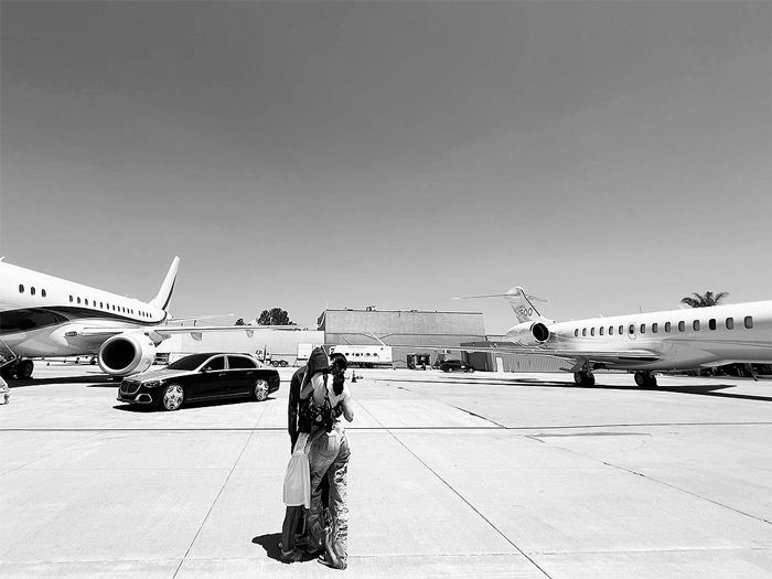 kylie jenner y travis scott con sus jets privados