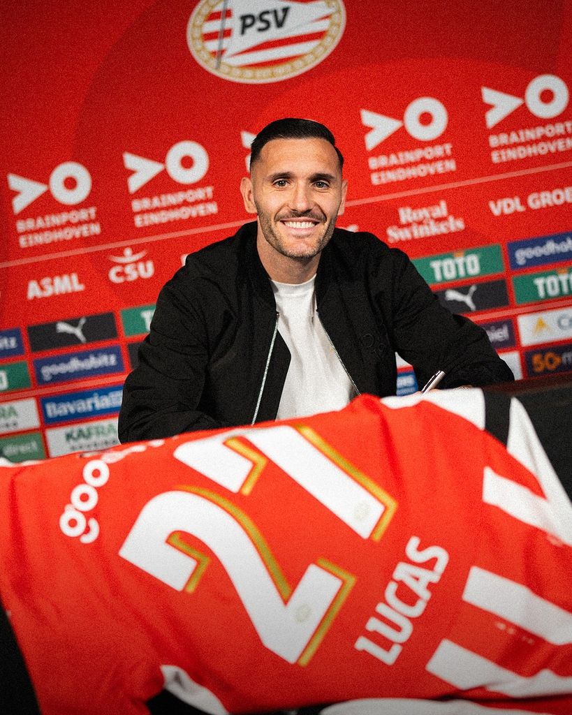 El futbolista español Lucas Pérez ficha por el PSV Eindoven