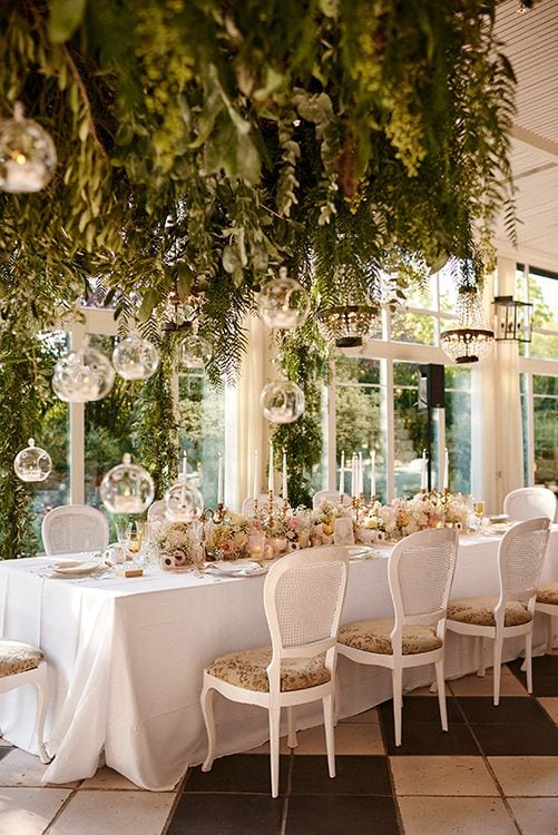 Decoración romántica de mesas de boda