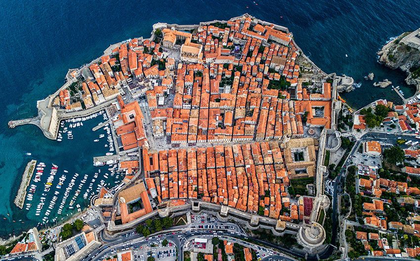 Vista aérea de la ciudad medieval de Dubrovnik, Croacia