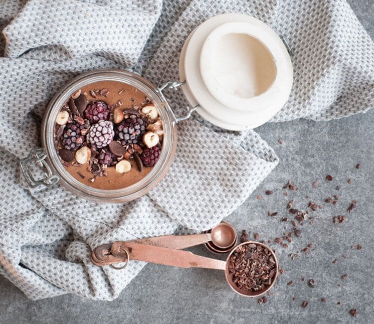 Crema de chocolate y café con frutos rojos