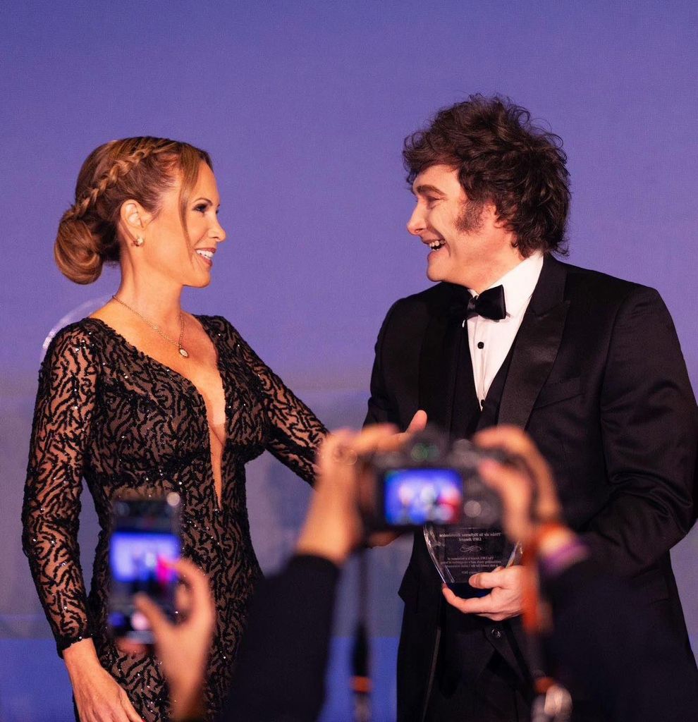 Natalia Denegri, el presidente de Argentina Javier Milei y Gabriela Berrospi en la recepción 'Latino Wall Street VIP' en el marco del  Inaugural Ball 2025 en el Omni Hotel el pasado 18 de enero.