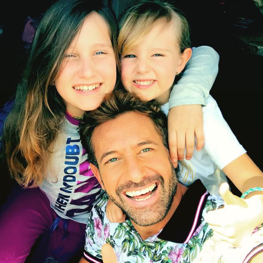 Gabriel Soto y sus hijas