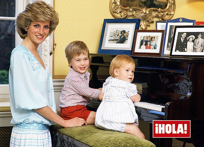 Diana y los príncipes Harry y Guillermo en el palacio de Kensington