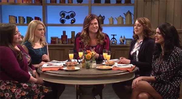 Chris Hemsworth se disfrazó de mujer para participar en una divertida broma que tuvo lugar durante el programa Saturday Night Live 
