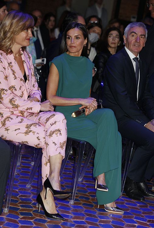 La reina Letizia en la entrega de premios 'El barco de vapor' y 'Gran angular'