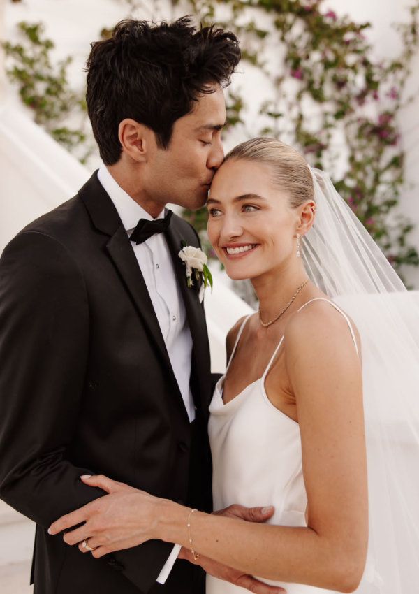 Sanne Vloet con vestido de novia de Pronovias en su boda