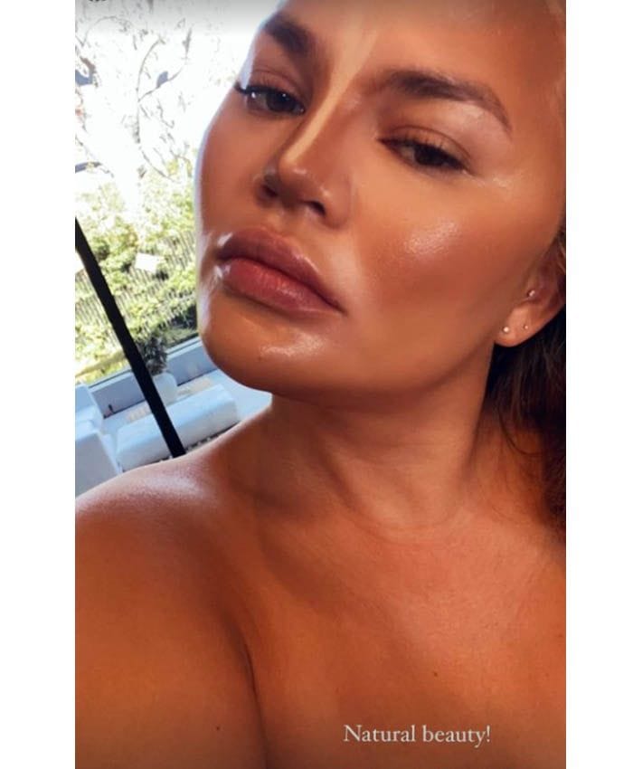 chrissy-teigen-contouring-nariz