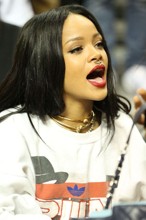 rihanna-piercing-1z