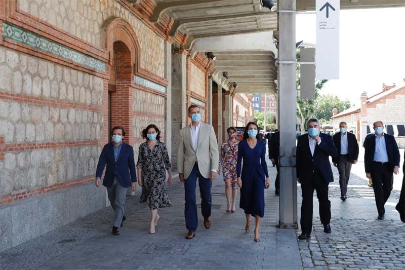 Reyes Felipe y Letizia en Matadero Madrid