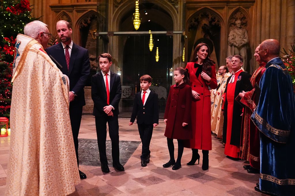 Kate Middleton y el príncipe Guillermo con sus hijos en el concierto de villancicos