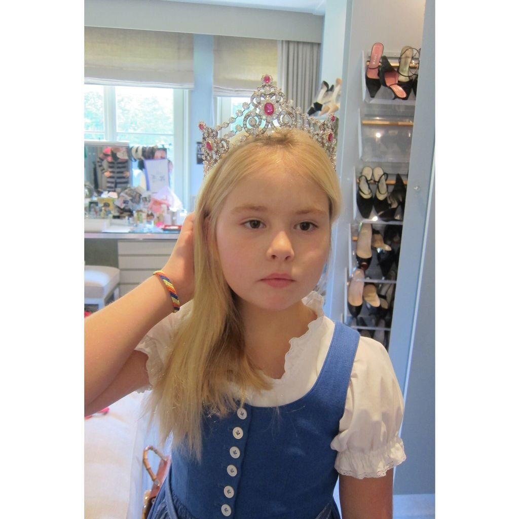 A photo of Amalia wearing a tiara was included in the book