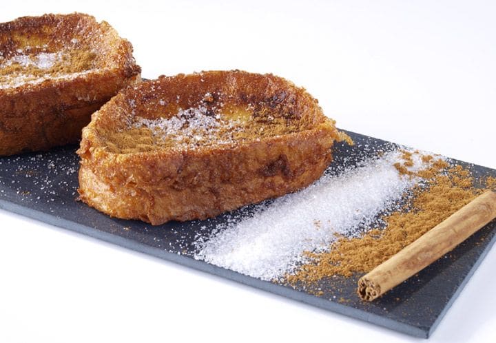 Azúcar y canela, dos de los ingredientes habituales de las torrijas tradicionales.
