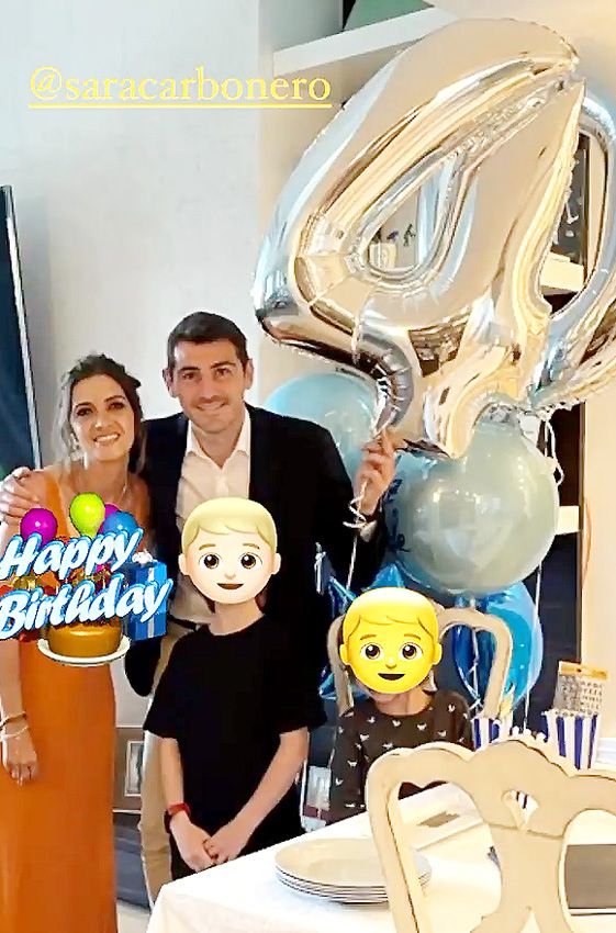 Iker Casillas sopla las velas con Sara Carbonero y sus hijos