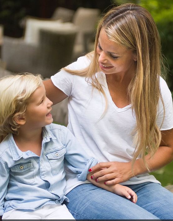 Carla Goyanes y su hijo Santi