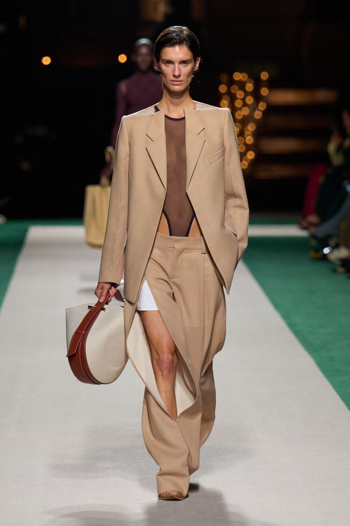 Paris Fashion Week: Victoria Beckham Primavera/Verano 2025