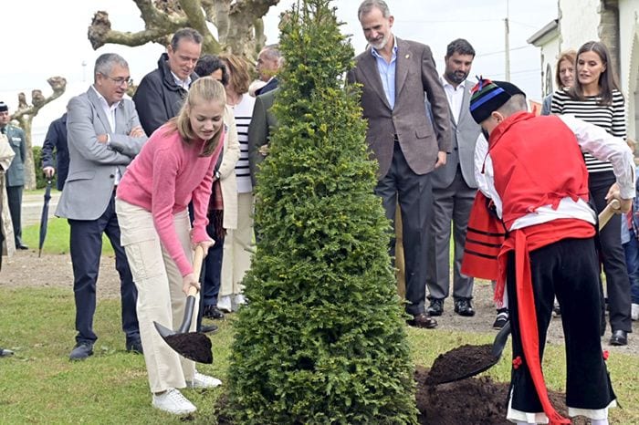 Los Reyes y Leonor en el Pueblo Ejemplar