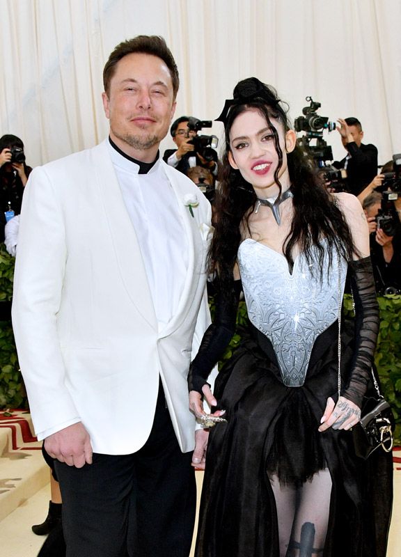 Elon Musk con  su ex, la cantante Grimes