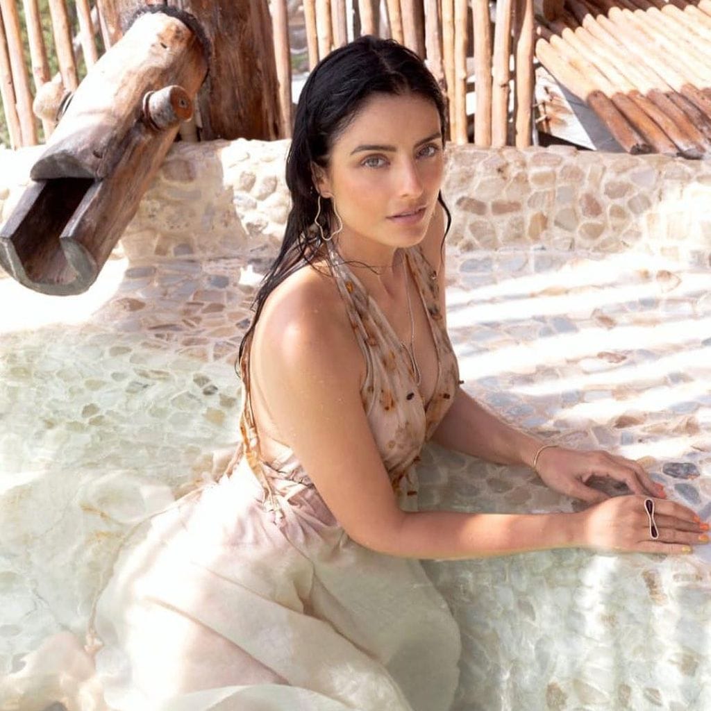 Aislinn Derbez