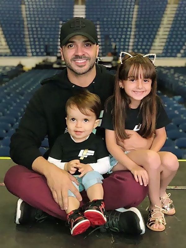 luis fonsi hijos rocco mikaela02