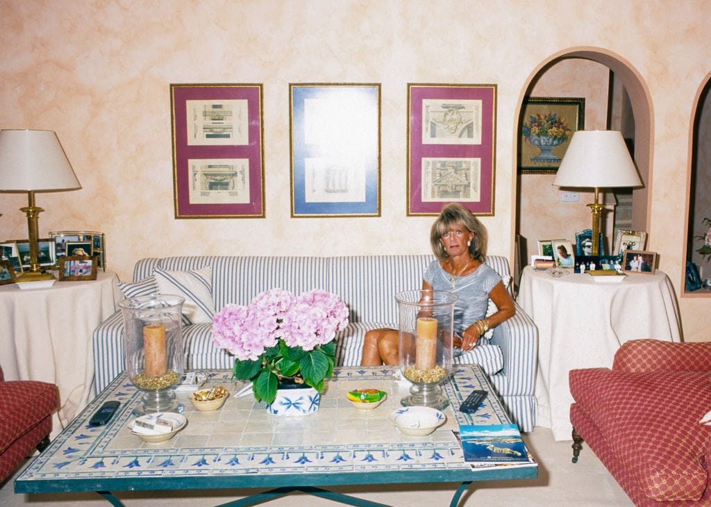 Birgitta de Suecia posando en su casa de Palma de Mallorca en 1999