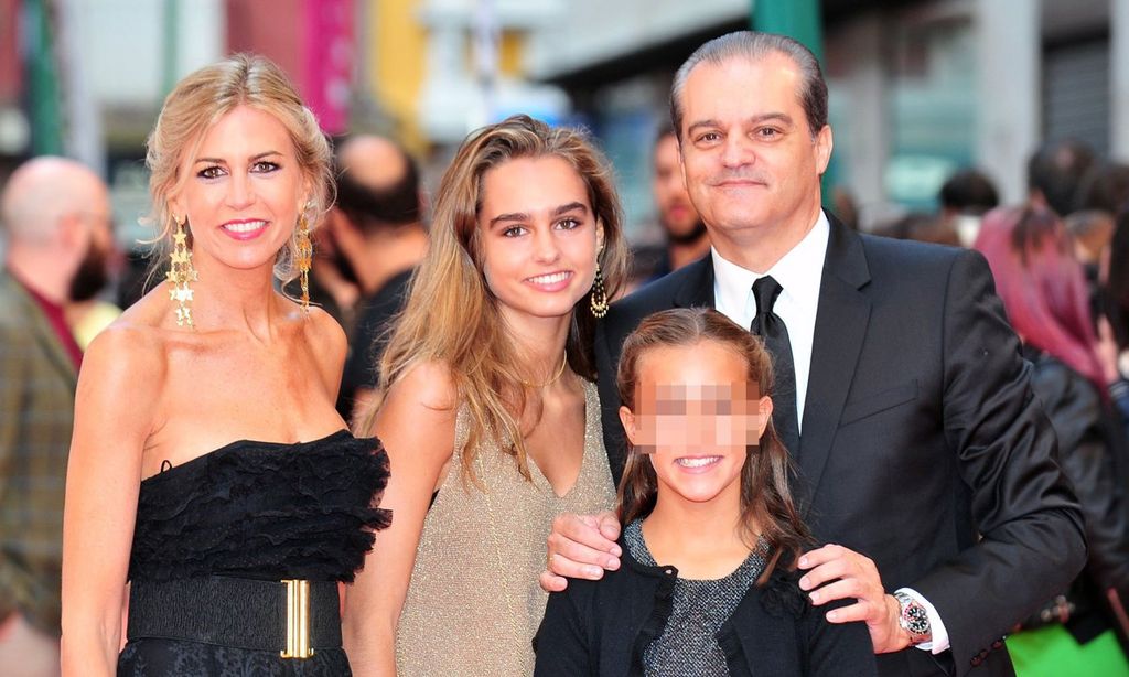 Patricia Cerezo y Ramón García, con sus hijas, Natalia y Verónica, en 2017.