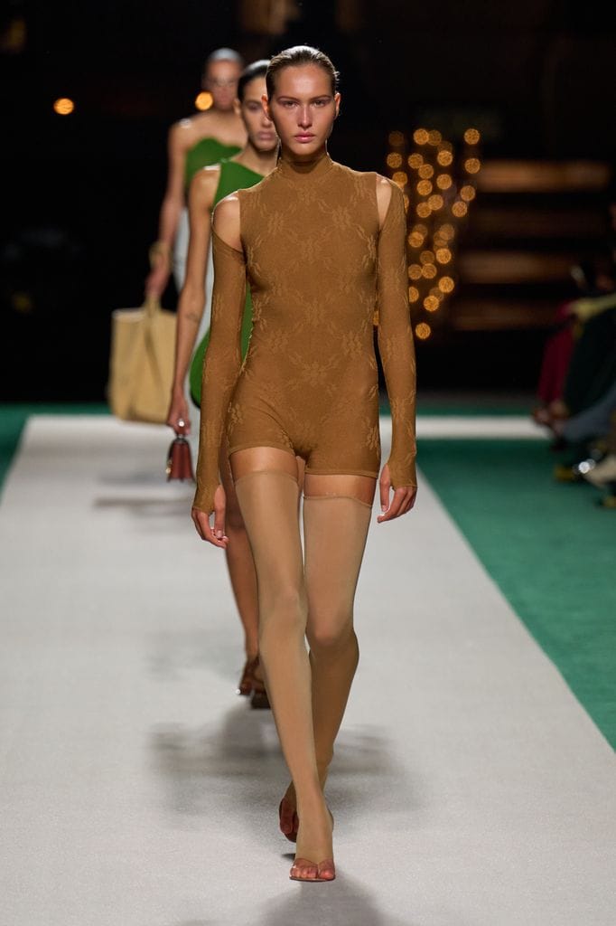 Paris Fashion Week: Victoria Beckham Primavera/Verano 2025