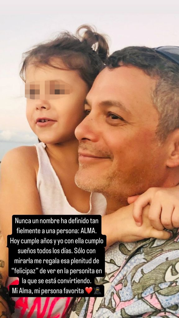 Alejandro Sanz con su hija Alma
