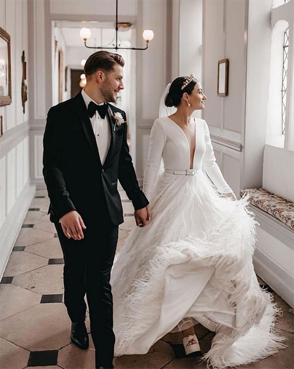 Vestido de novia con plumas