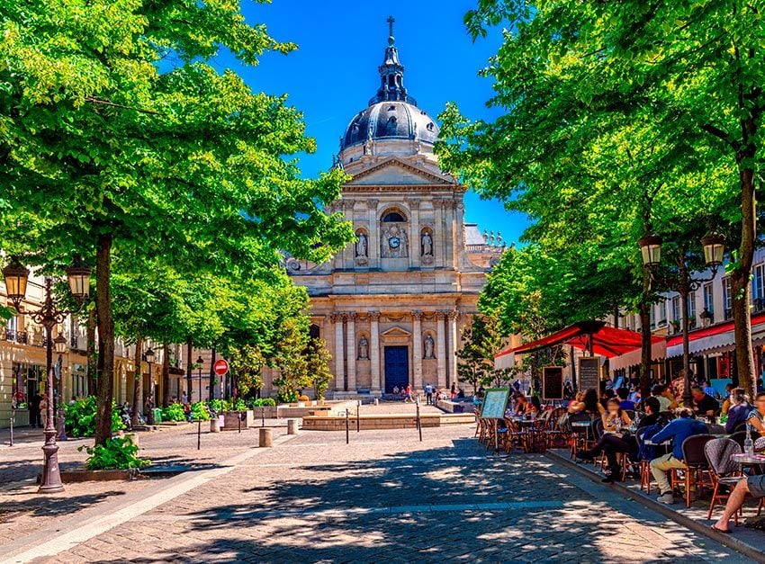 Edificio de La Sorbona en el Barrio Latino de París