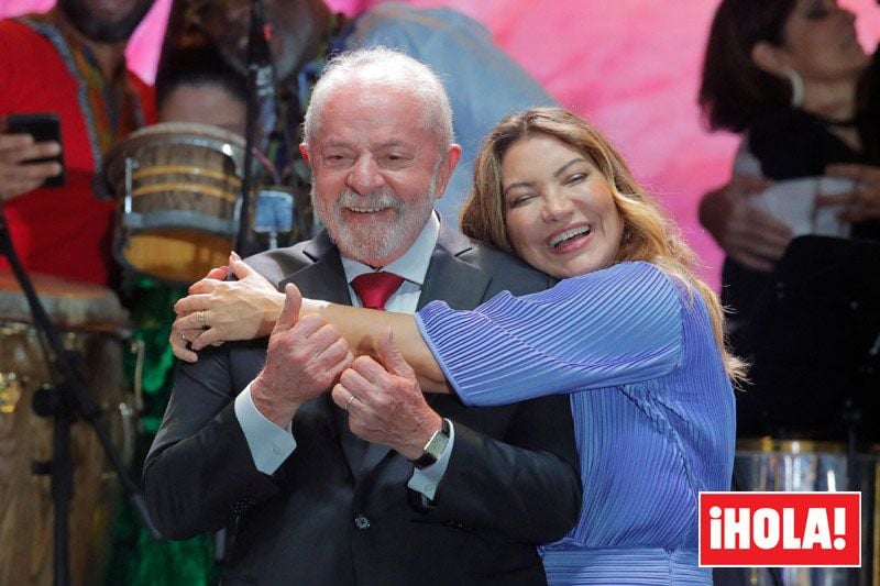 Janja abraza a Lula da Silva