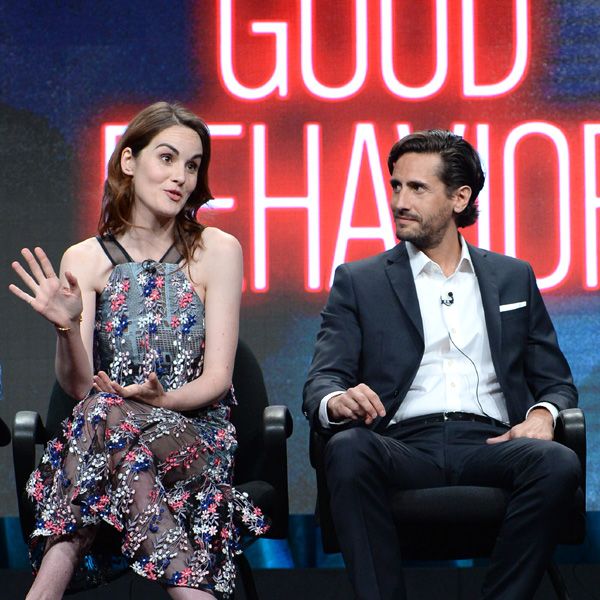 Los protagonistas de 'Good Behavior' se encuentran promocionando la serie en Los Ángeles, donde les hemos visto de lo más cómplices
