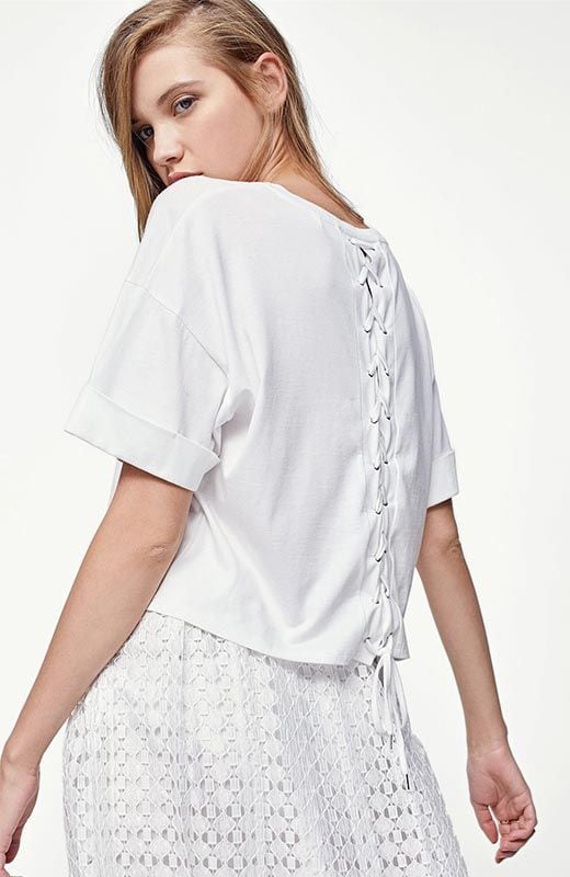 como_llevar_camiseta_blanca_lookbook_stradivarius_1a