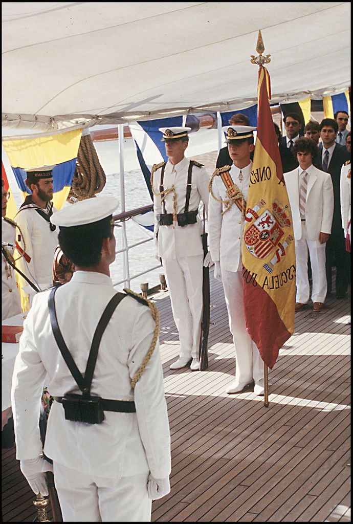 El entonces príncipe Felipe jura la bandera en el buque Juan Sebastián de Elcano