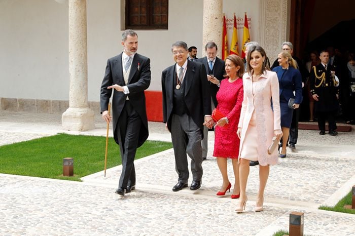 Los Reyes con el ganador del Premio Cervantes, Sergio Ramírez y su mujer