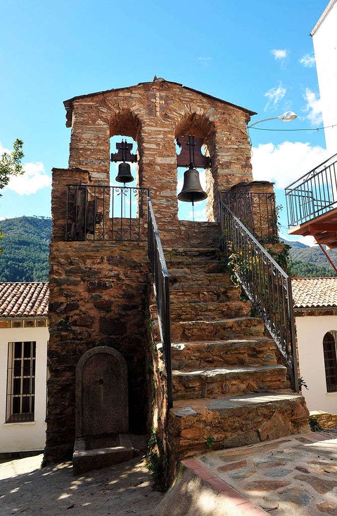 Espadaña en el pueblo de Casares, Las Hurdes, Cáceres