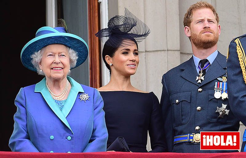 La reina Isabell II junto a Meghan Markle y el príncipe Harry