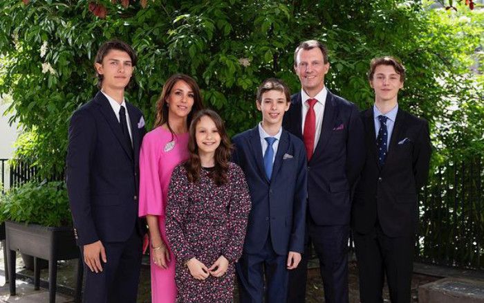 Joaquín de Dinamarca con su familia