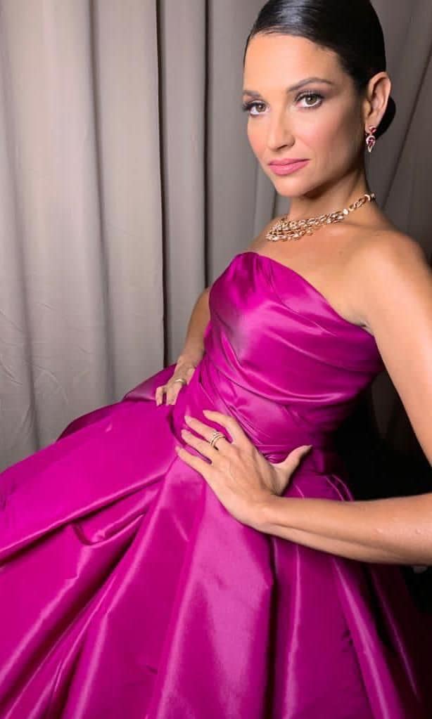 Natalia Jimenez elegancia inconfundibles en los Grammys Latinos