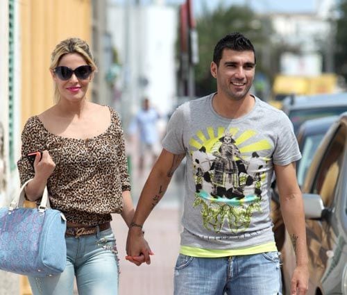 Antonio Reyes, que juega en el Sevilla, con su novia Noelia López