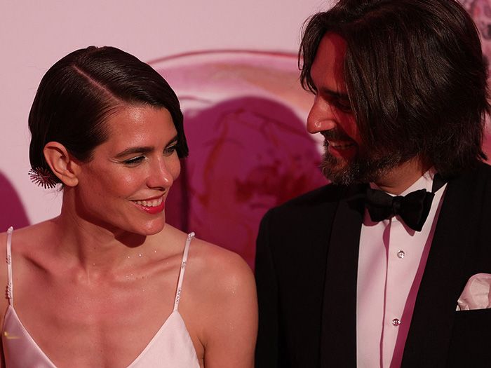 Carlota Casiraghi y su marido en el Baile de la Rosa