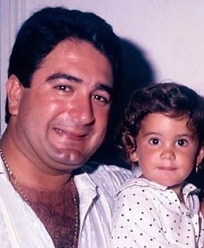 Anabel Pantoja en su infancia junto a su padre Bernardo