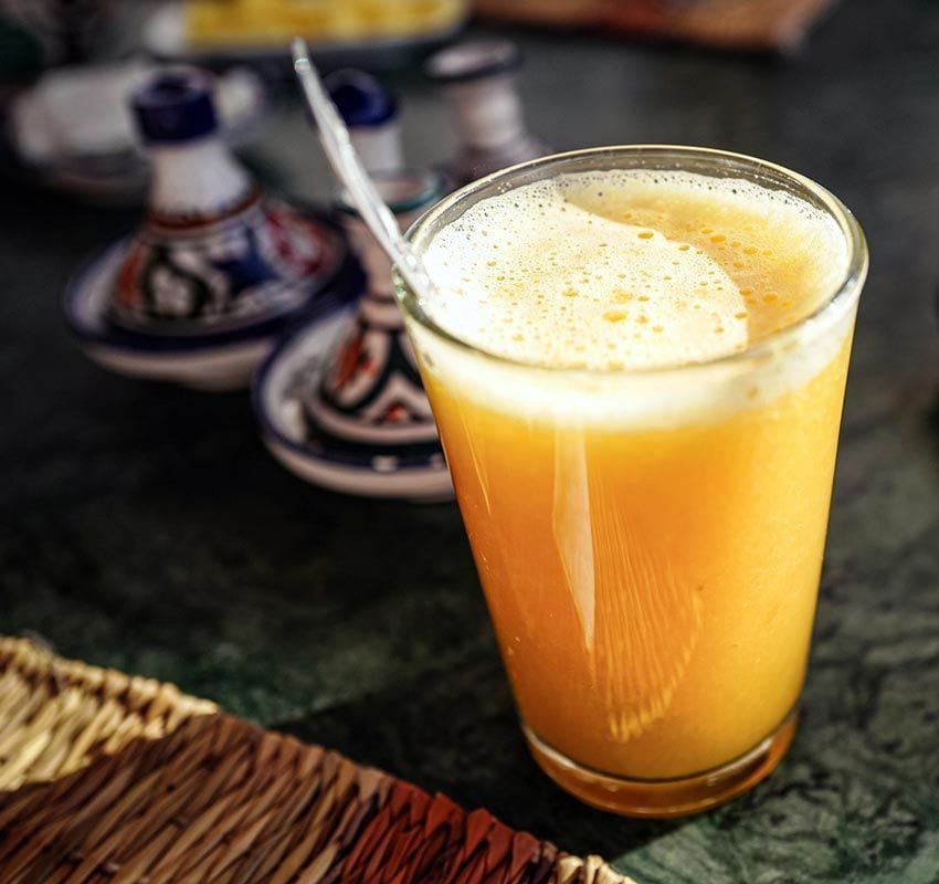 El zumo de naranja es una de las bebidas más típicas de Marrakech para calmar la sed