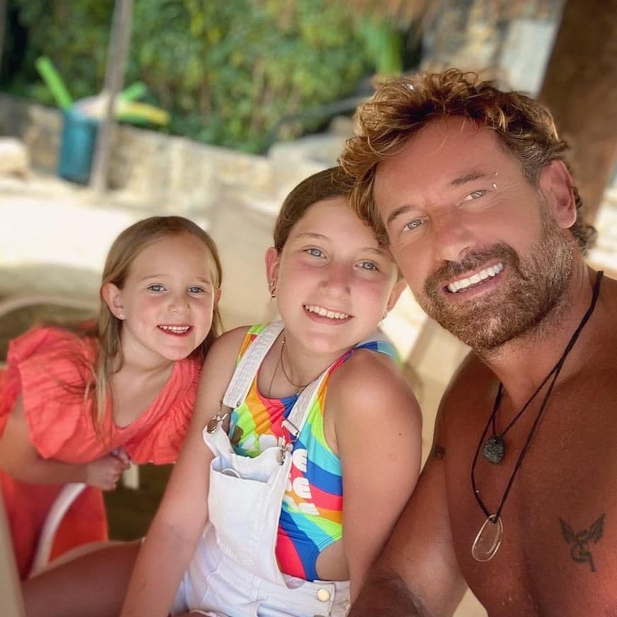 Gabriel Soto y sus hijas