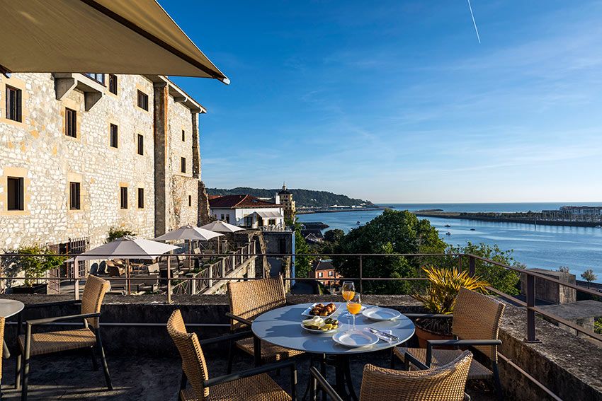 Terraza del Parador de Hondarribia, Guipúzcoa