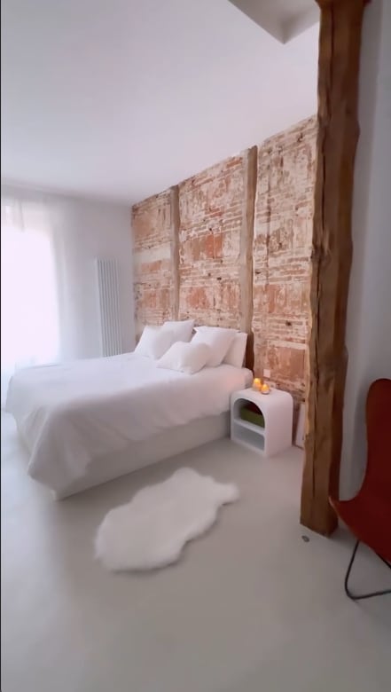 Dormitorio de la casa de Dulceida y Alba Paul en Madrid