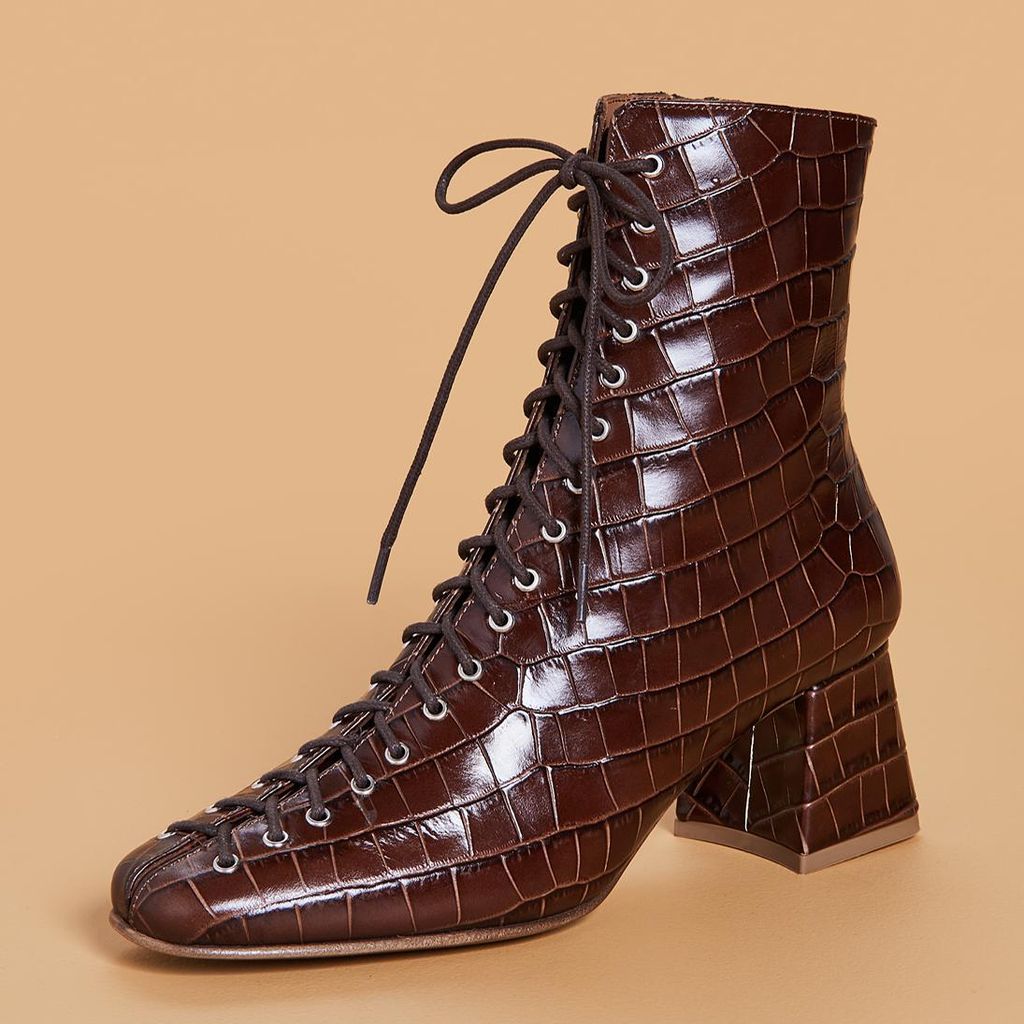 croc effect leather ankle boots becca de by far en marr n nutella