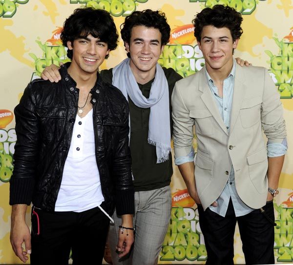 Los Jonas Brothers eran un grupo de tres hermanos que arrasaron entre las fans adolescentes y se convirtieron en auténticos ídolos de masas
