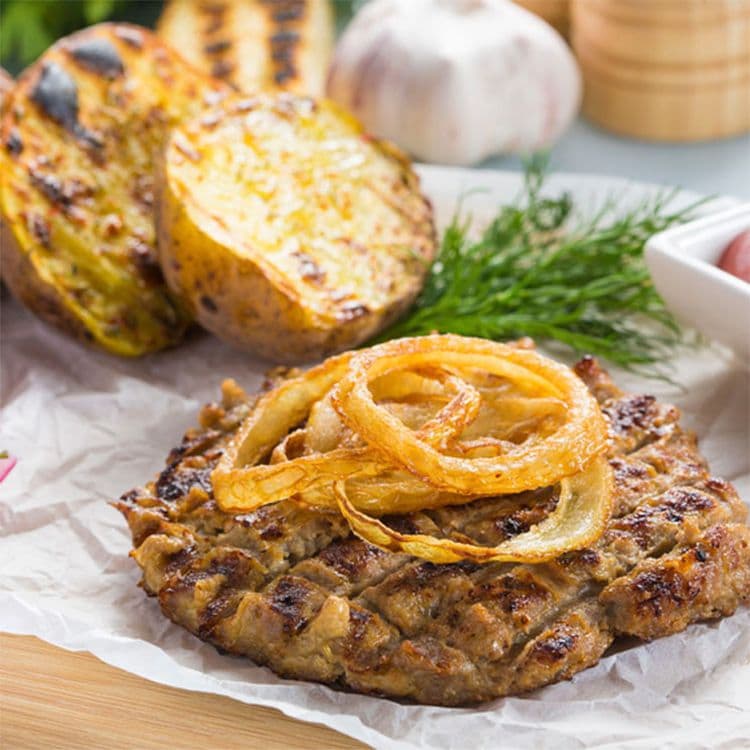 Hamburguesas de cordero con falsas patatas fritas